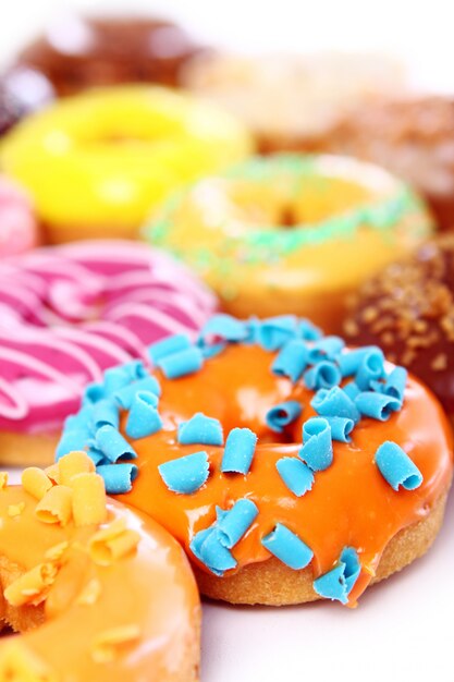 Kleurrijke en smakelijke donuts