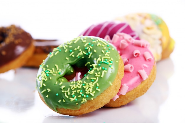 Kleurrijke en smakelijke donuts