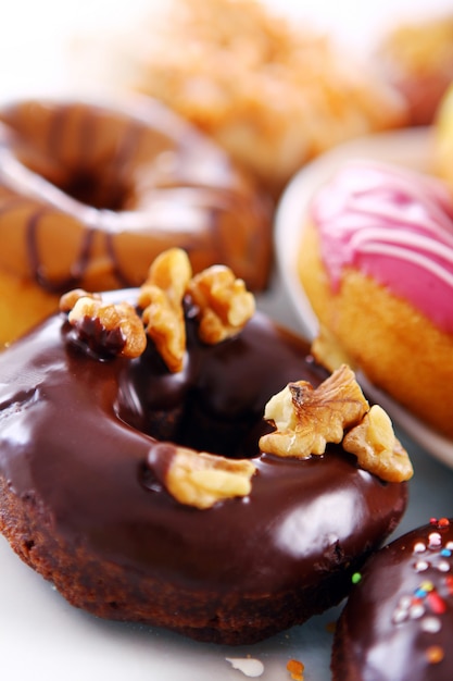 Kleurrijke en smakelijke donuts