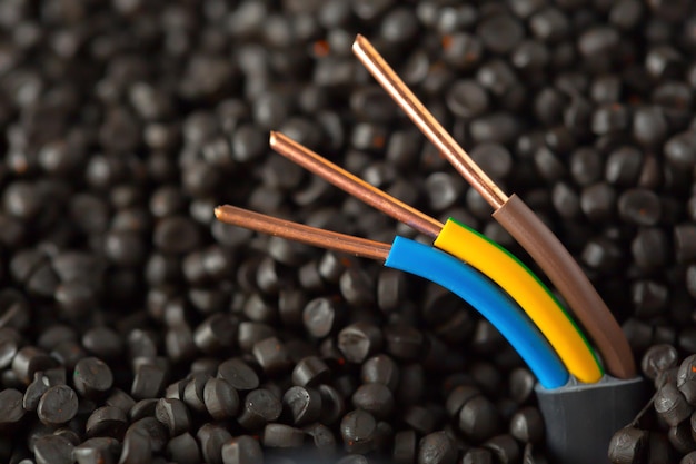 Gratis foto kleurrijke kunststof polymeerkorrels voor kabel