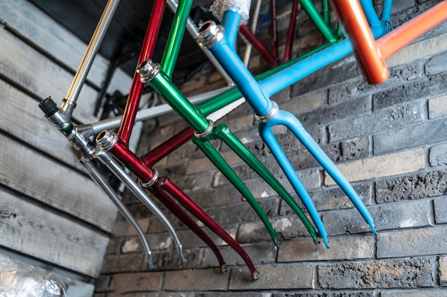 Kleurrijke regeling van fietsstukken