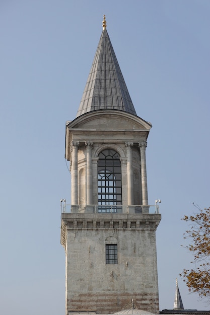 Klokkentoren met hemelachtergrond