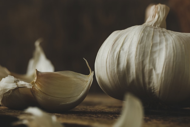 Knoflook op de tafel