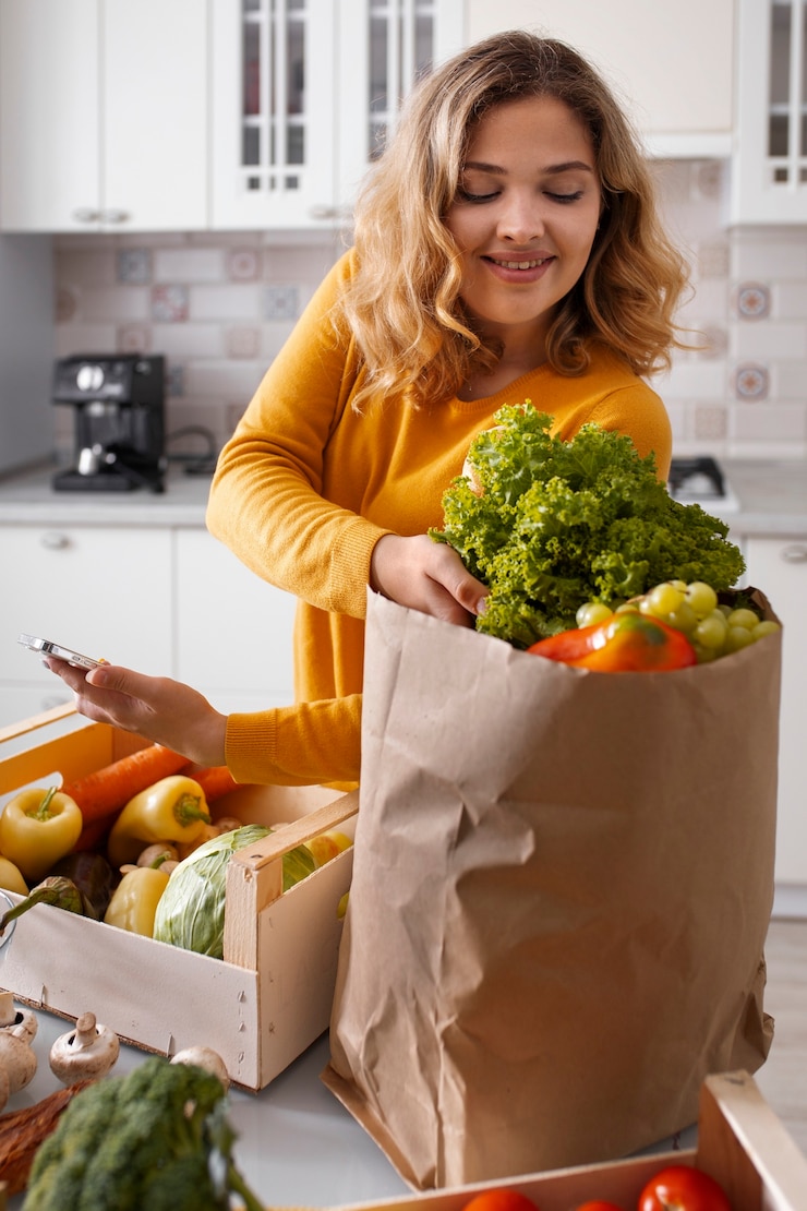Gratis Foto koerier bezorgt boodschappen aan huis