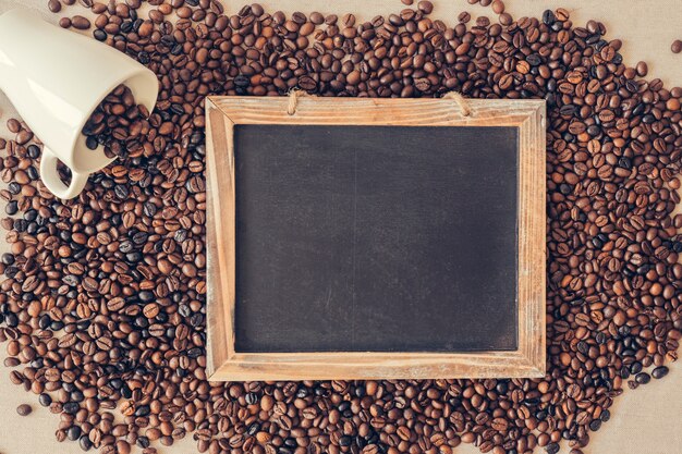 Koffie decoratie met leisteen op koffiebonen
