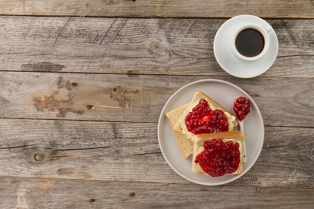 Gratis foto koffie en toast