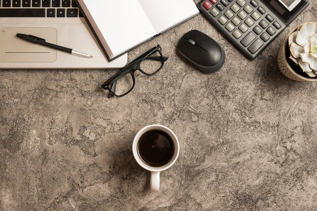 Koffie en zakelijke elementen