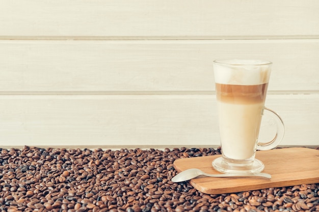 Gratis foto koffieconcept met latte macchiato