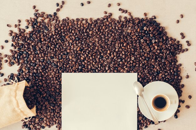 Koffiecoratie met blank papier