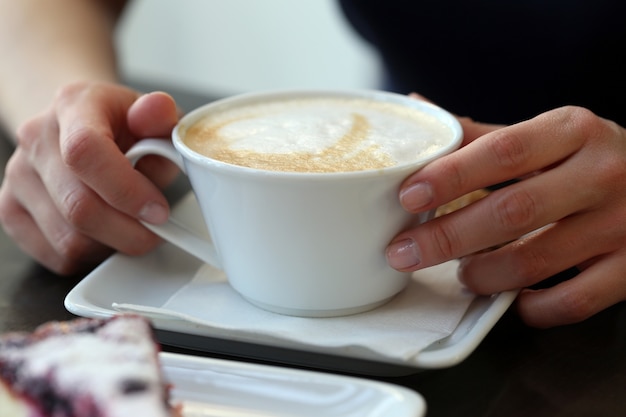 Koffiekopje op de tafel