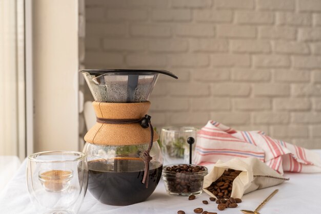 Koffiemachine op tafel