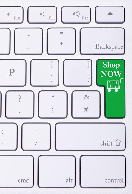 Koop nu groene toets op aluminium toetsenbord. Verkoop en online winkelen. consumentisme
