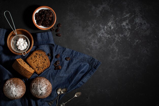 Kopieer de ruimte smakelijke gebakken muffins