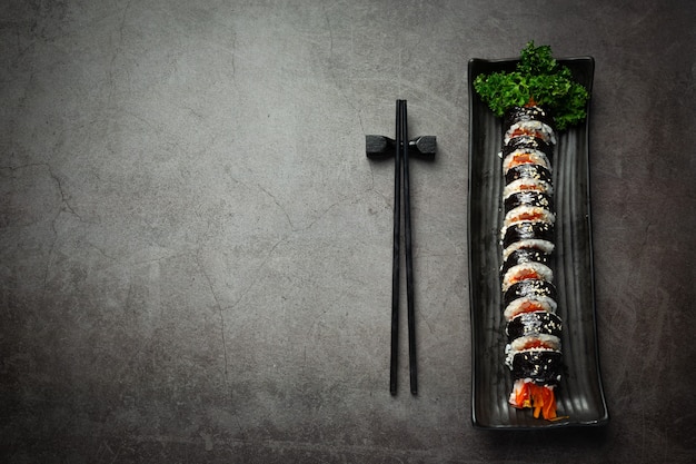 Koreaans eten, Kim Bap - Gestoomde rijst met groenten in zeewier.