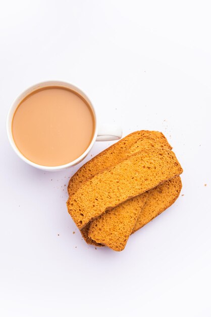 Krokante cake beschuit of delhi toast met masala thee