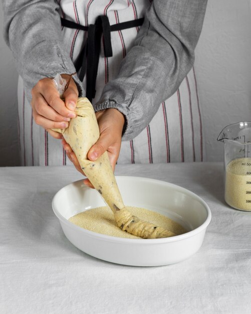 Gratis foto kroketten maken met verschillende heerlijke ingrediënten