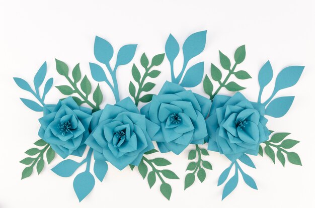 Kunstconcept met blauwe document bloemen