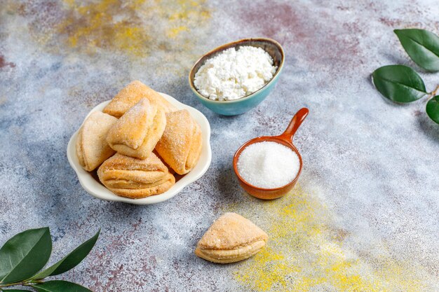 Kwark en suiker koekjes kraaienpootjes driehoek koekjes, bovenaanzicht