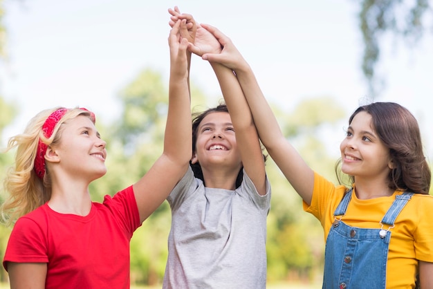 Lage hoek kinderen in het park