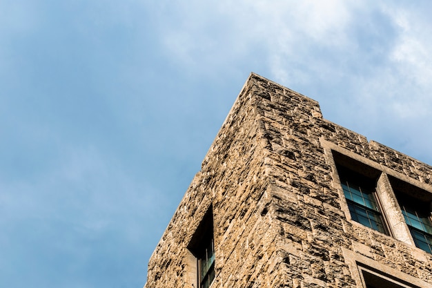 Lage hoek oude stenen toren