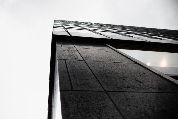 Lage hoekrand van een modern gebouw