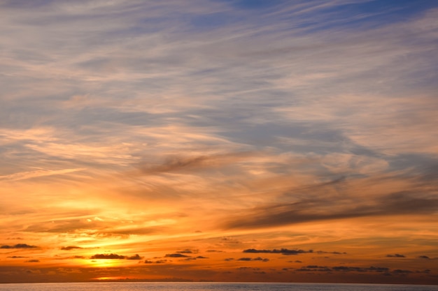 Landschap van zonsondergang in de oceaan