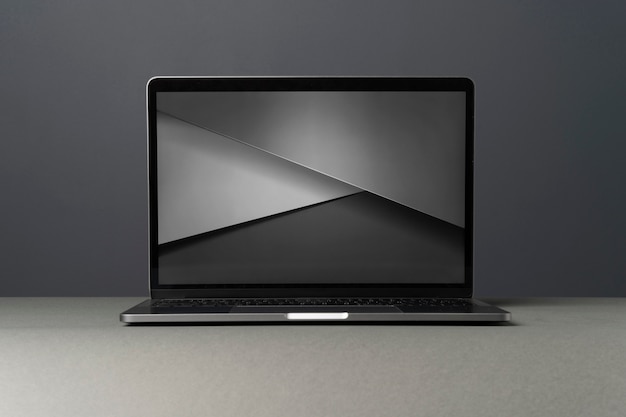 Laptop met een minimalistische monochrome achtergrond