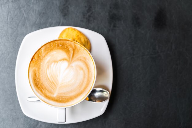 Latte Coffee kunst op tafel.