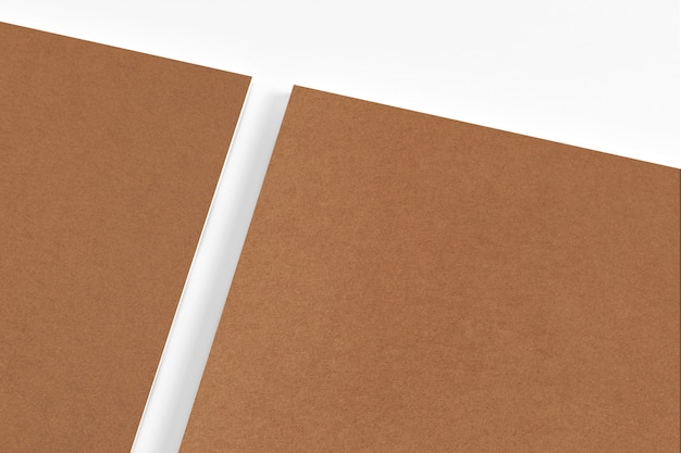 Lege kartonnen papier kantoorbehoeften geïsoleerd