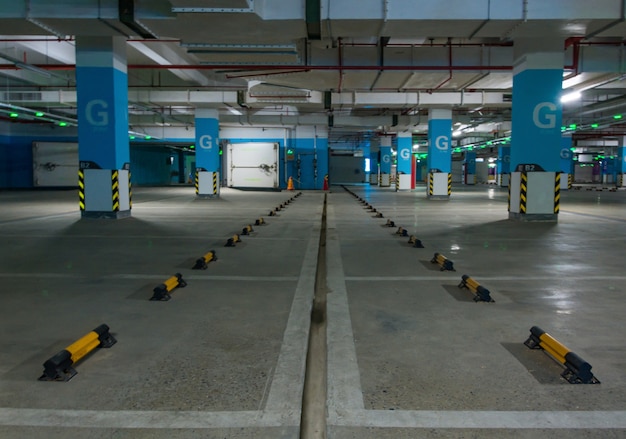 Lege ondergrondse parkeergarage