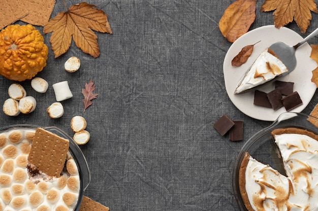 Gratis foto lekker s'mores-dessert op tafelschikking