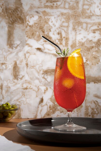 Lekkere cocktail met kruiden en sinaasappel