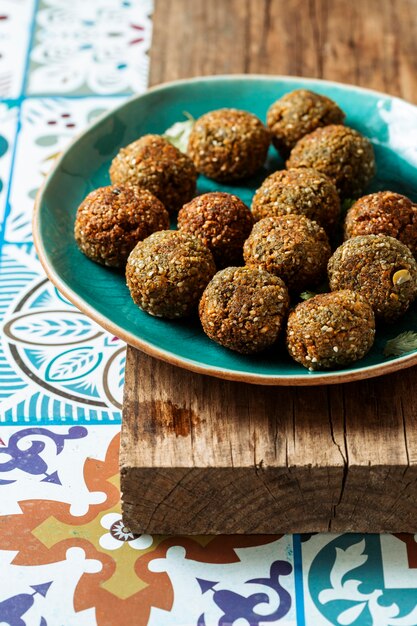 Lekkere falafel op plaat hoge hoek