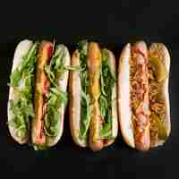 Gratis foto lekkere fastfood hotdog bovenaanzicht