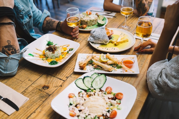 Gratis foto lekkere gerechten op tafel