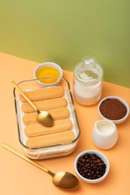 Lekkere tiramisu ingrediënten arrangement hoge hoek