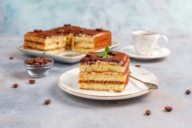 Lekkere zelfgemaakte tiramisu-cake.