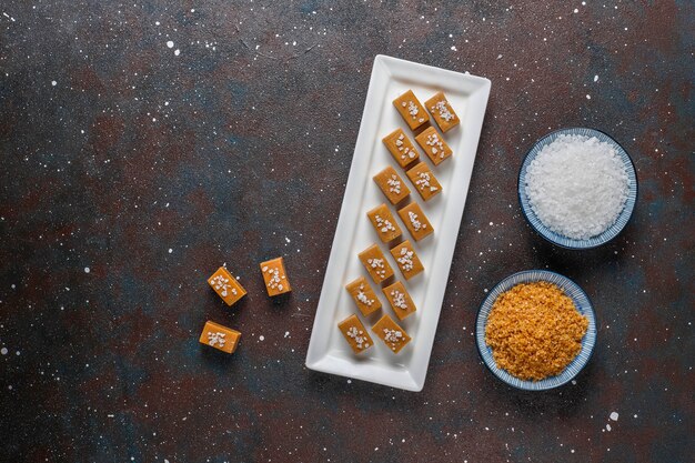 Lekkere zoute karamel fudge snoepjes met zeezout