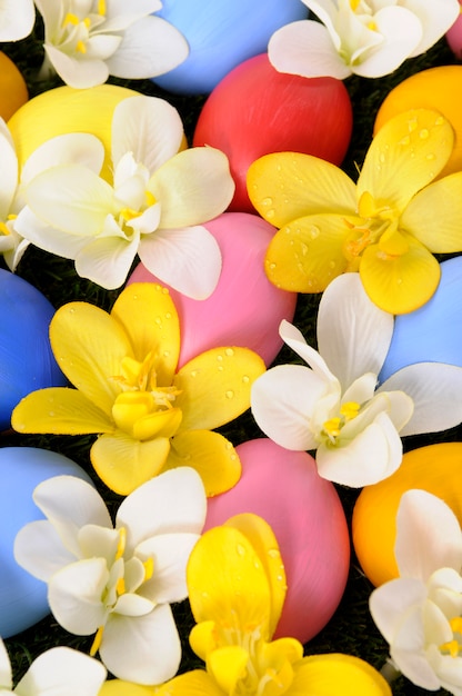 Lente bloemen met verborgen easter eggs