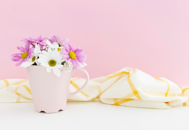 Gratis foto lente concept met prachtige bloemen