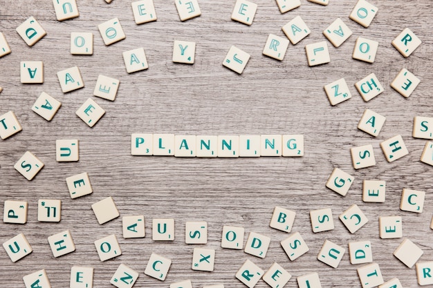 Gratis foto letters die de woordplanning vormen