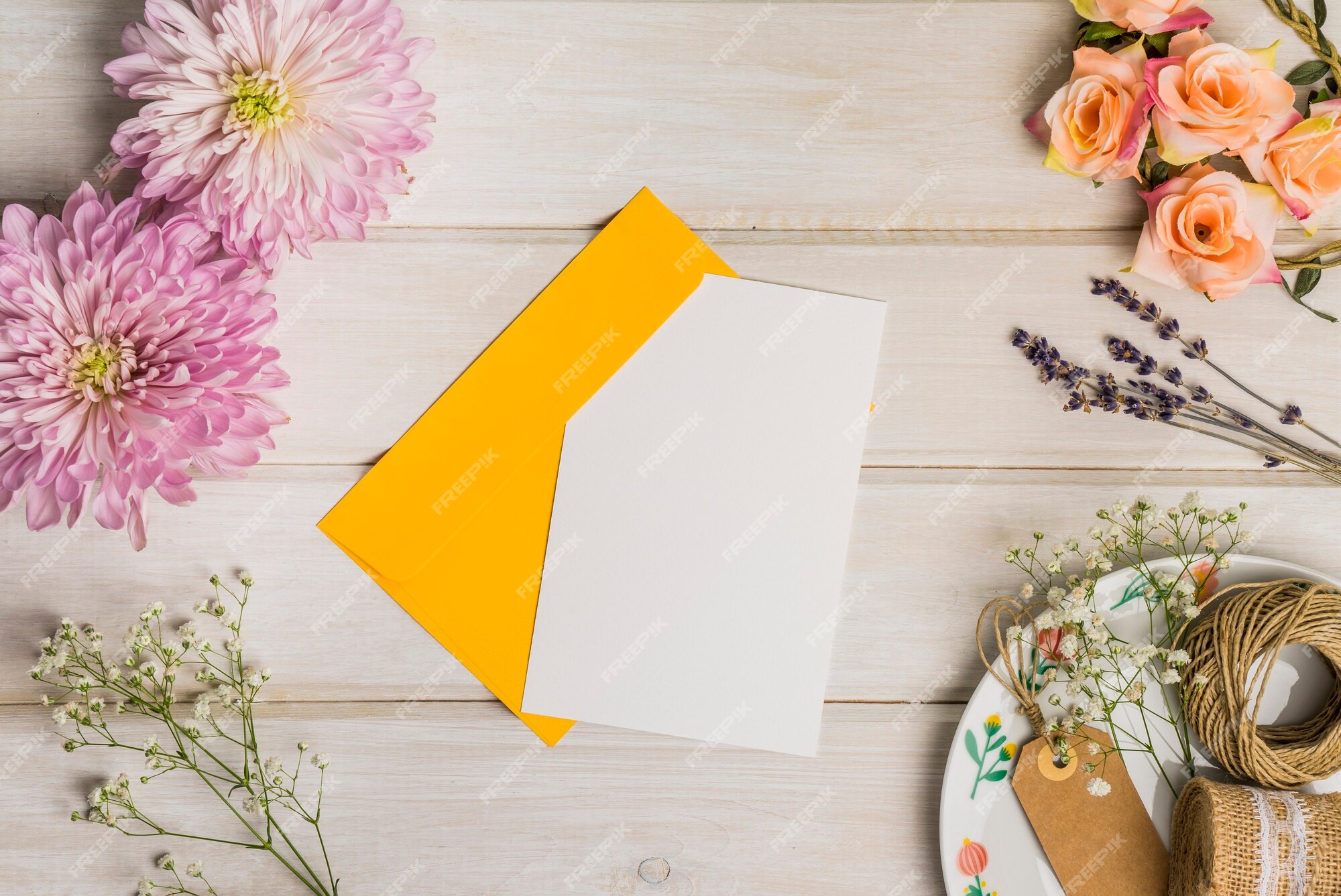 Onregelmatigheden Necklet voordat Leuke decoratie met brief en envelop | Gratis Foto
