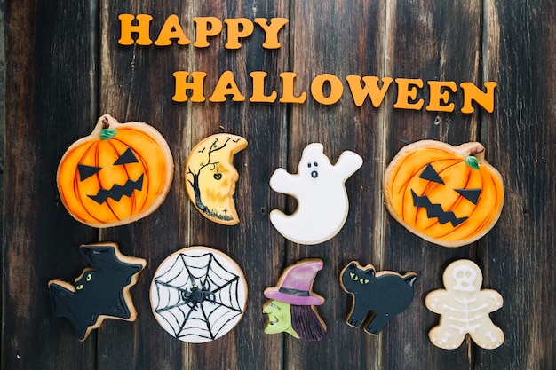 Leuke Halloween koekjes en Happy Halloween opschrift