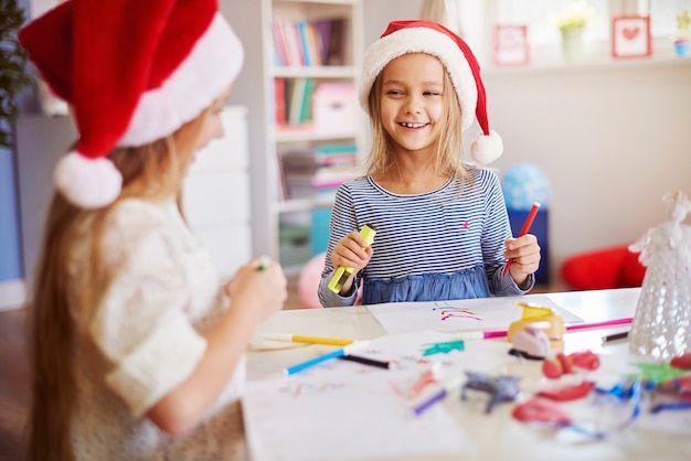 Leuke meisjes die samen tijd doorbrengen