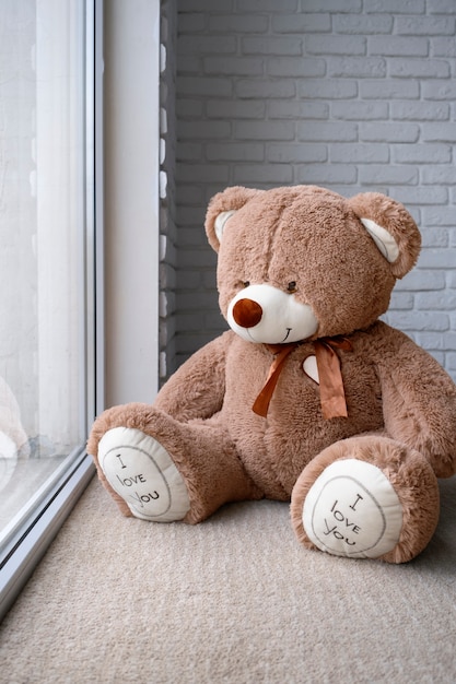 Leuke teddybeer binnen stilleven