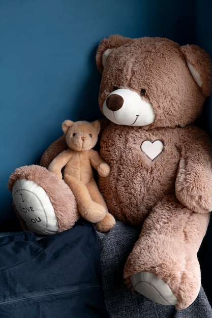 Gratis foto leuke teddybeer binnen stilleven