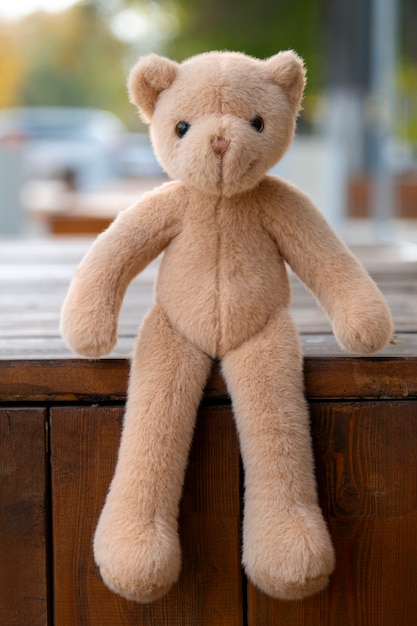 Gratis foto leuke teddybeer buiten stilleven