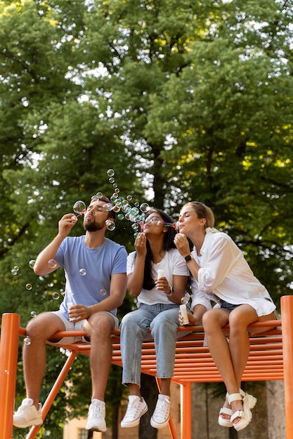 Gratis foto leven na covid vrijheidsconcept