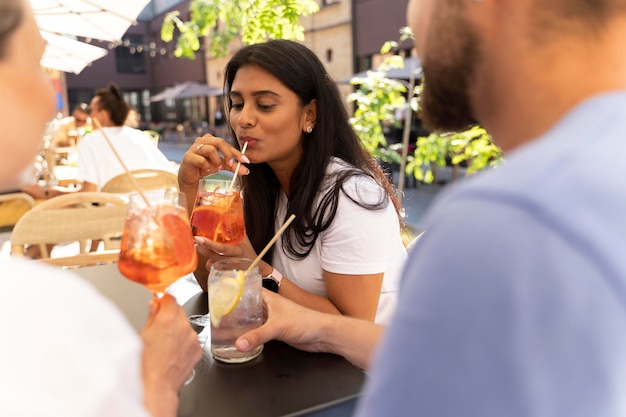 Gratis foto leven na covid vrijheidsconcept