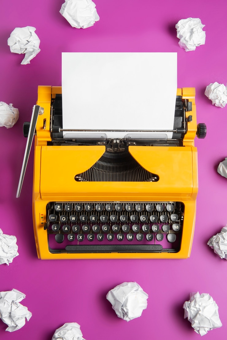 Gratis Foto levendig gekleurde retro typemachine met toetsenbord en knopen